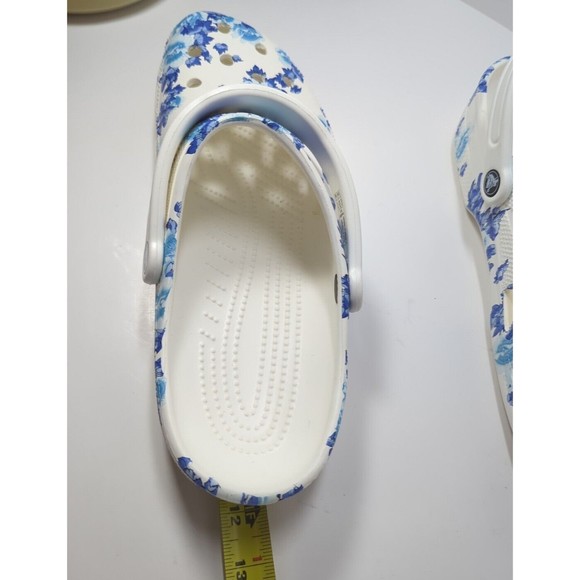 Crocs Men Size 12 Women 14 White Hawaiian Blue Flower Floral Graphic Clog 206376 - Picture 13 of 14